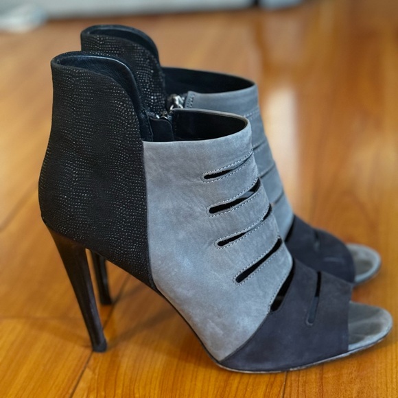 Rebecca Minkoff Reagan Peep Toe Suede Booties Heels - Picture 4 of 6